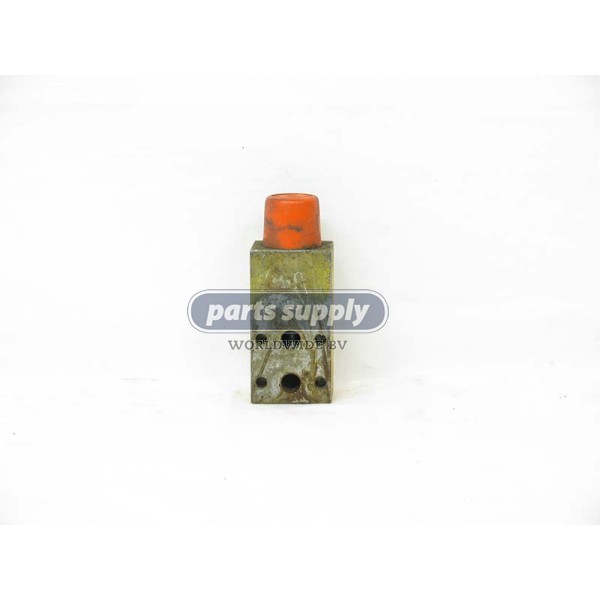 Valve for Manitowoc Grove reference 1577419