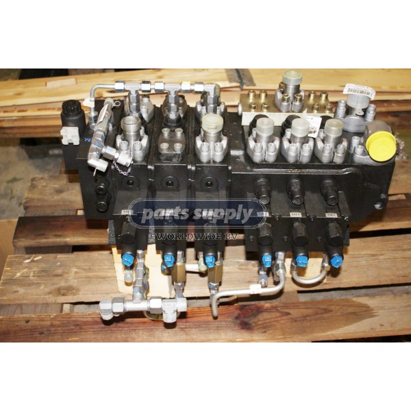 Hydraulic valve block M7-1041 for Terex Demag reference 18975612